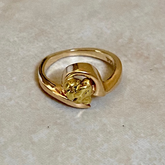 14K Yellow Gold Nugget Vintage Ring - Picture 2 of 15